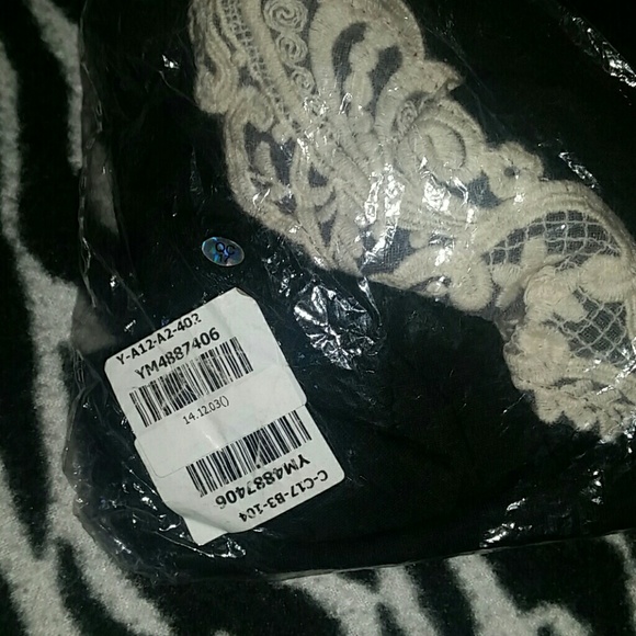 NEW Lacy black Top - Picture 5 of 5